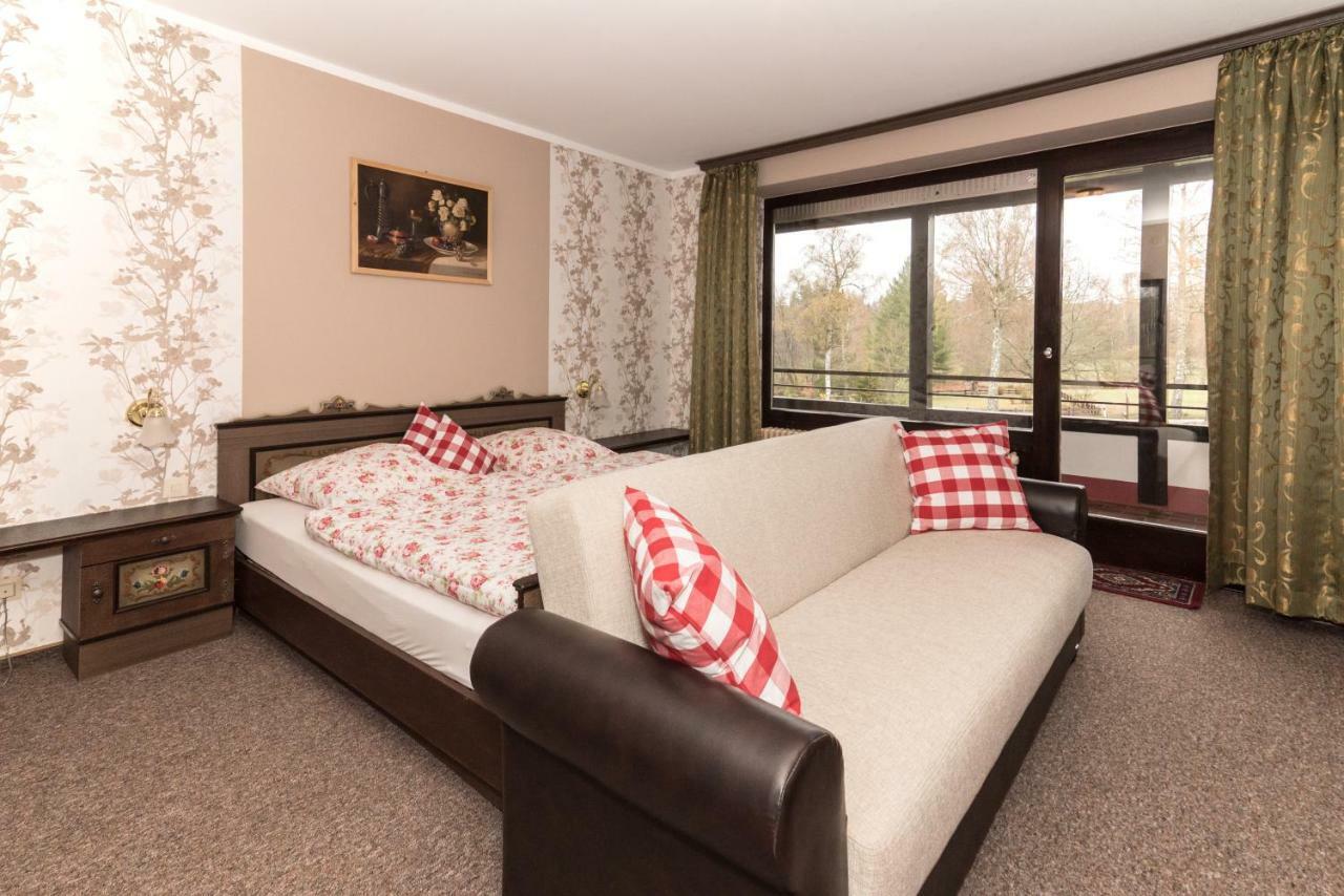 Hotel-Restaurant Johanniskreuz Trippstadt Exteriér fotografie